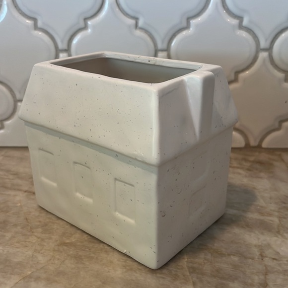 Three white speckled ceramic house planters - Picture 5 of 5